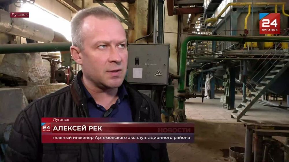 Ежедневно коммунальщики заботятся о чистоте и комфорте городской среды, обеспечивают нас водоснабжением, водоотведением, теплом и прочими коммунальными благами