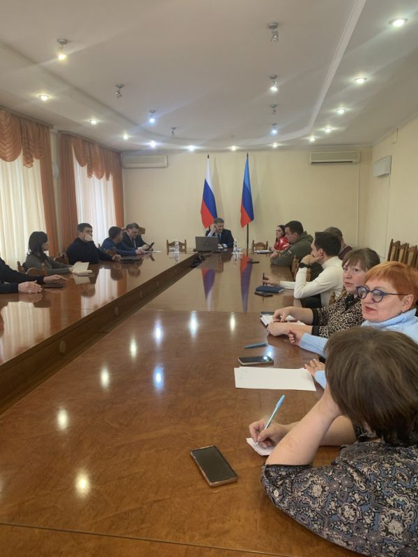 В Луганске состоялось заседание постоянных депутатских комиссий