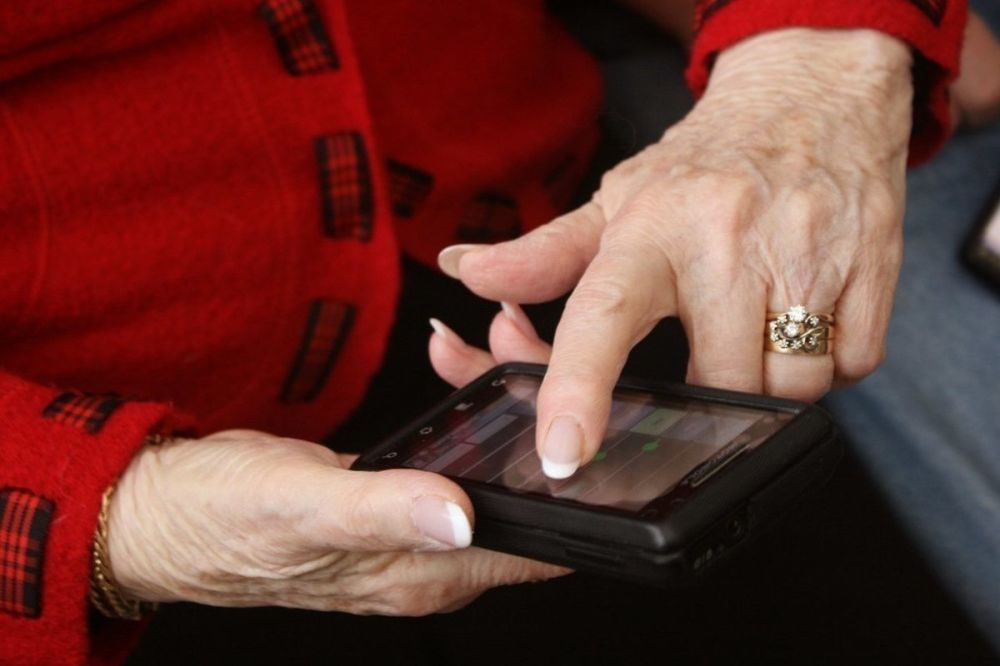 1,1 млн рублей потеряла пенсионерка из Луганска из-за действий мошенников – МВД по ЛНР