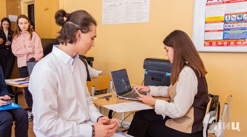 МФЦ в луганской школе № 20 обеспечил полную идентификацию учащихся на Госуслугах