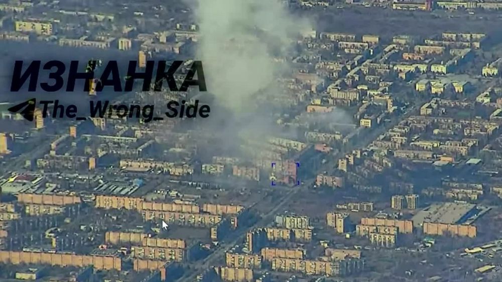 О вчерашних прилётах. На кадрах ОК нанесение удара ОТРК "Искандер" по месту проведения совещания командного состава ОТГ "Луганск" ВСУ в г. Краматорск