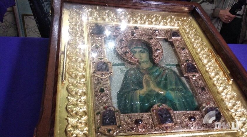 Прибывшую в Луганск мироточивую икону «Умягчение злых сердец» передадут на передовую