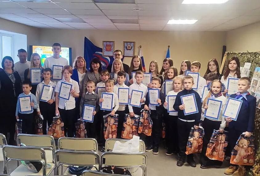 Инна Швенк: В ТО ГКУ «РЦЗН ЛНР» Станично-Луганского района состоялось награждение победителей республиканского фотоконкурса «Рабочие будни моих родителей»