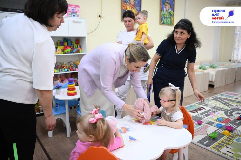 Инна Швенк: Совместно с Марией Львовой-Беловой и командой «Страна для детей» побывали сразу в нескольких точках Луганской Народной Республики!