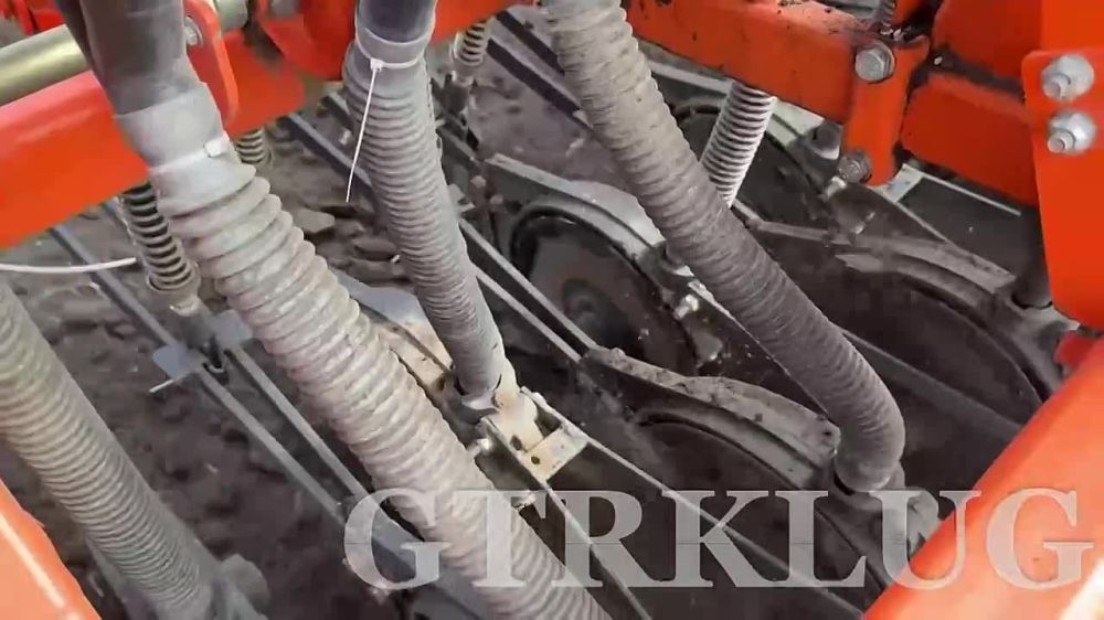 Аграрии Луганской Народной Республики начали весеннюю посевную кампанию на две недели раньше запланированного срока благодаря теплой погоде