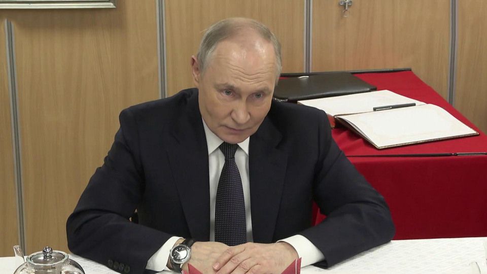 Владимир Путин ответил на вопросы моряков о ходе спецоперации и ситуации в приграничье