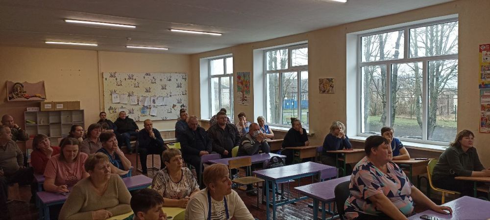 Олег Коваль: 28 марта, находясь с рабочим визитом в Белокуракинском районе республики встретился с педагогическими работниками