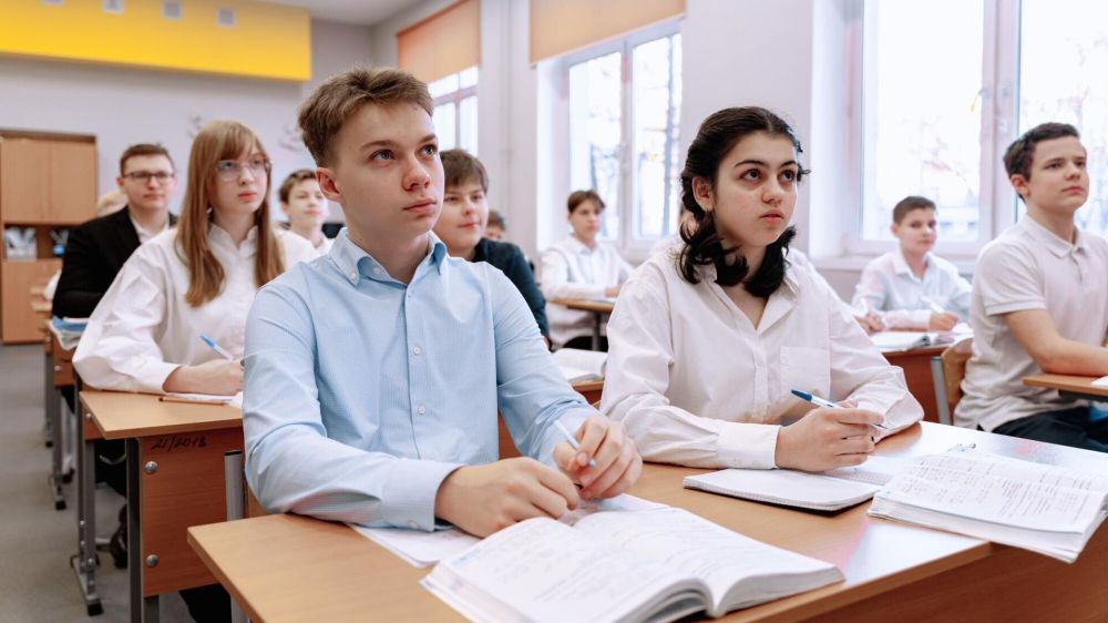 Более 200 ветеранов СВО работают учителями в новых регионах – Минпросвещения РФ