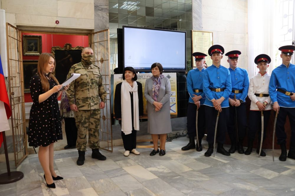 В Луганском художественном музее состоялось торжественное открытие передвижной выставки «За службу и храбрость», организованной Государственным мемориальным музеем А.В. Суворова из г. Санкт-Петербурга