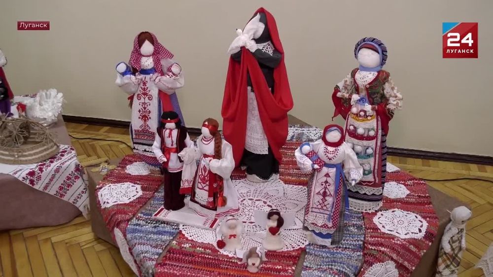 В Луганске открыли выставку декоративно-прикладного и изобразительного искусства