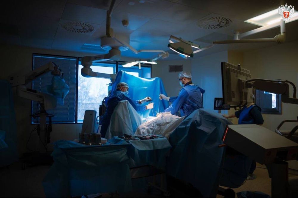 Врачи НМИЦ травматологии и ортопедии имени Г.А. Илизарова Минздрава России вернули парализованному пациенту возможность ходить