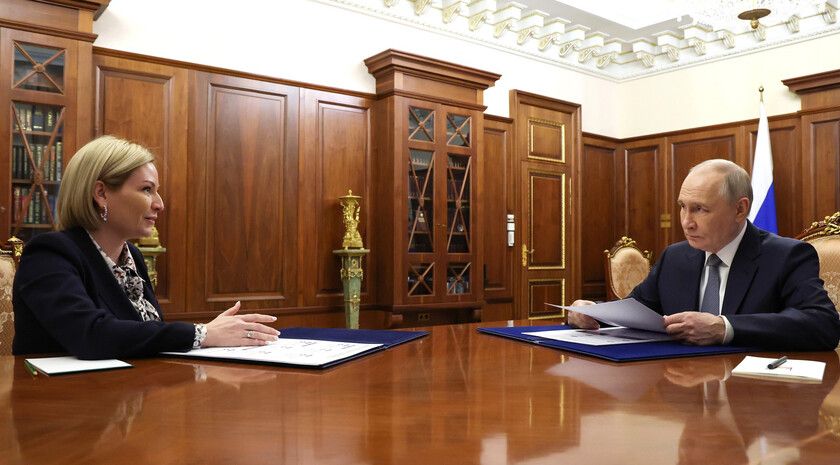 Любимова доложила Путину о развитии музеев и библиотек в Донбассе и Новороссии