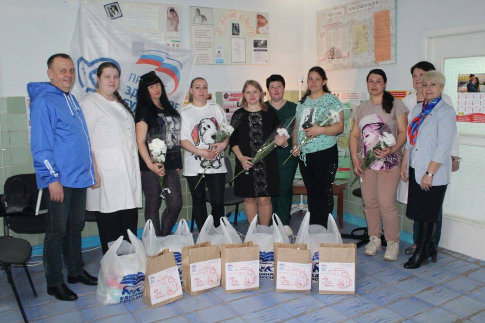 Светлана Гизай: #ДОБРОРАДУЕТ. Сегодня в Славяносербске от Славяносербского местного отделения "Единой России" поздравили женщин, ожидающих рождение малыша, с Днем беременных