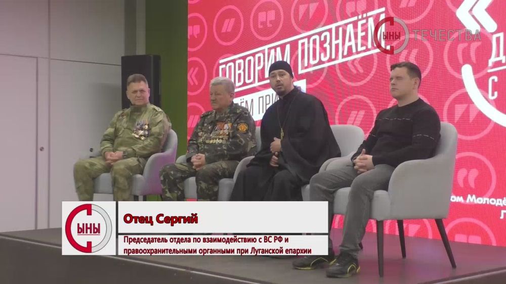 Воспитанники Республиканского казачьего кадетского корпуса им. маршала авиации Александра Ефимова посетили фотовыставку «Афганская война» и «Вера и СВО» которая прошла в Луганском Доме молодежи