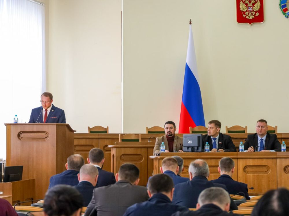 Депутаты обсудили с Романом Олексиным вопросы деятельности в сфере культуры в ЛНР