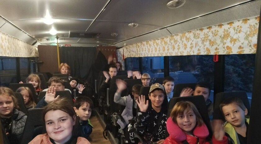 Первые 300 детей из ЛНР отправились в поездку по программе «Культурная карта 4+85»