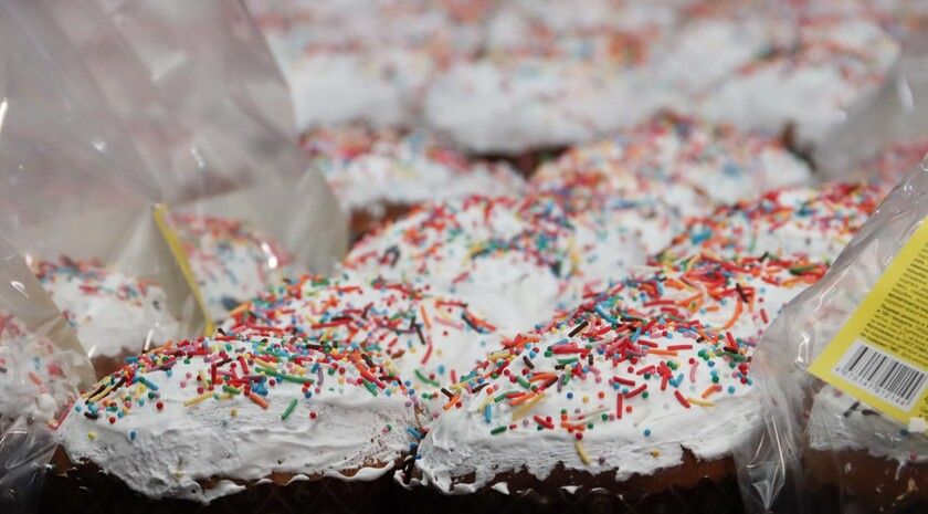 «Луганск-Нива» передала социальным учреждениям ЛНР 13 тыс. пасхальных куличей