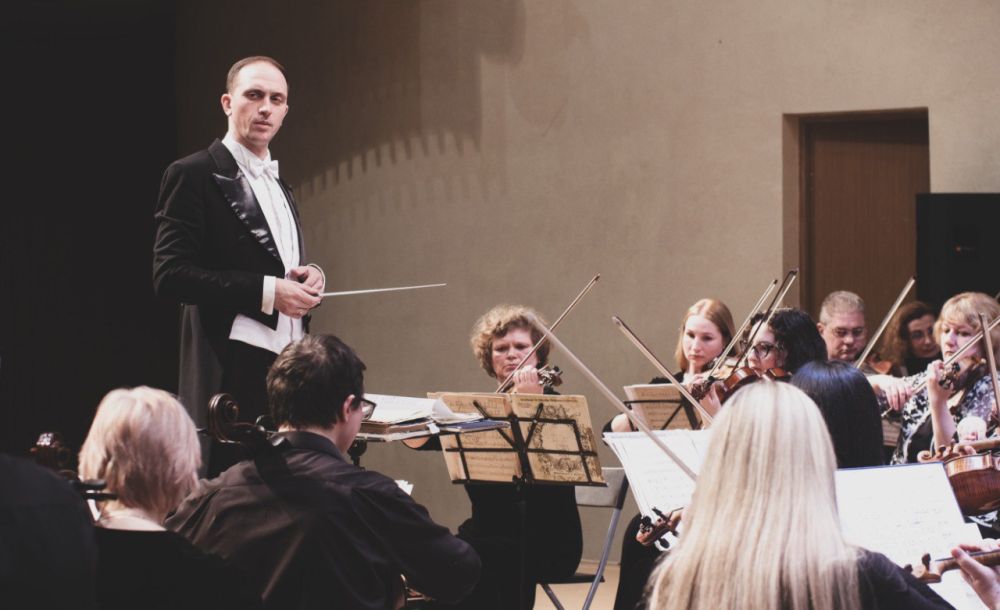 Академический симфонический оркестр Луганской академической филармонии представил концертную программу «Популярные симфонические миниатюры» в рамках гастрольно-концертного плана Министерства культуры РФ