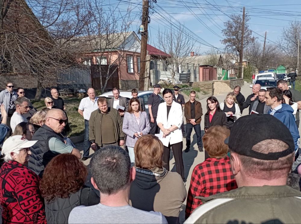 Яна Пащенко: В Каменнобродском районе города Луганска, в рамках реализации проекта «Единой России» – «Муниципальный диалог», состоялась встреча с местными жителями