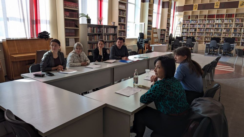 На базе Луганской библиотеки им. М. Горького состоялось очередное заседание художественно-экспертной комиссии при Министерстве культуры ЛНР