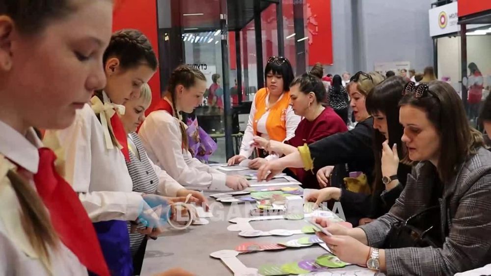 Квест-игра «Луганский характер. Воспитание примером» прошла в Молодежном центре города Свердловска