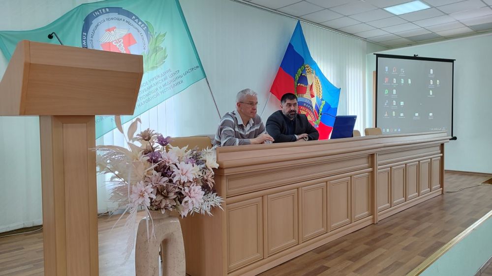 Состоялась встреча специалистов Луганского центра медицины катастроф с главным внештатным специалистом Минздрава России по скорой медицинской помощи