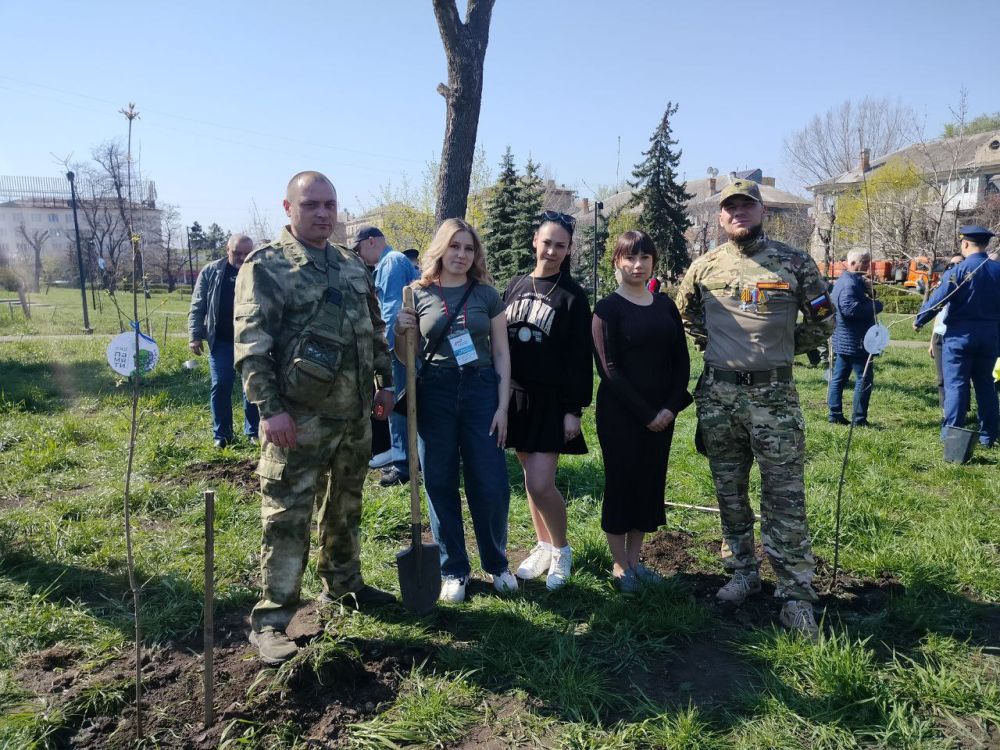 Сад Памяти — сад жизни. 16 апреля в луганском парке им. Молодой гвардии была высажена аллея из 80 лиственных деревьев в рамках Всероссийской акции «Сад Памяти»