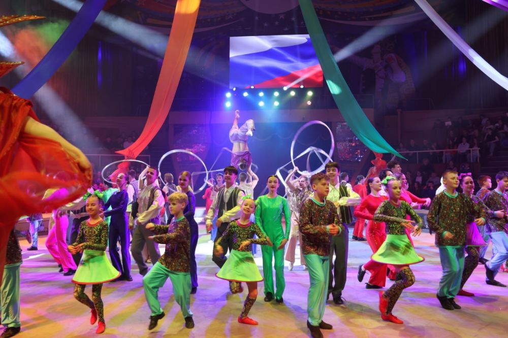 В преддверии Международного Дня Цирка в Луганском государственном цирке состоялось эстрадно-цирковое шоу «ЦИРК, ЦИРК, ЦИРК»