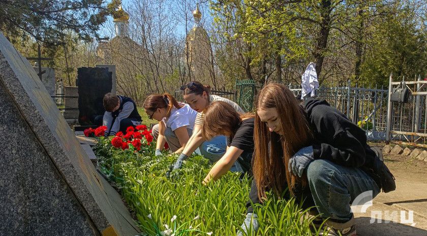 Участники проекта «Хранители наследия» благоустроили могилу участницы «Молодой гвардии»