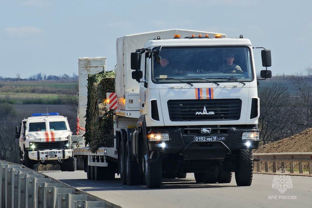 В ДНР и ЛНР продолжает работу сводный отряд пиротехников МЧС России