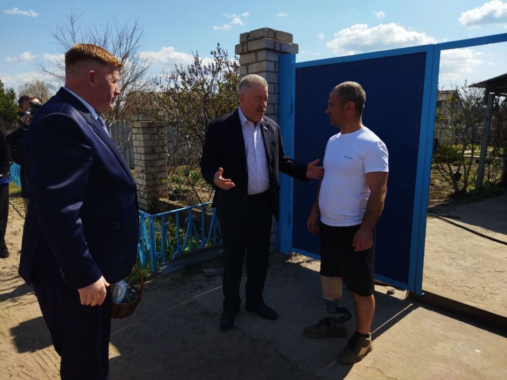 Виктор Водолацкий: В рамках оказания помощи инвалидам-участникам Специальной Военной Операции посетил Панкратова Вячеслава Николаевича в Станично-Луганском районе ЛНР