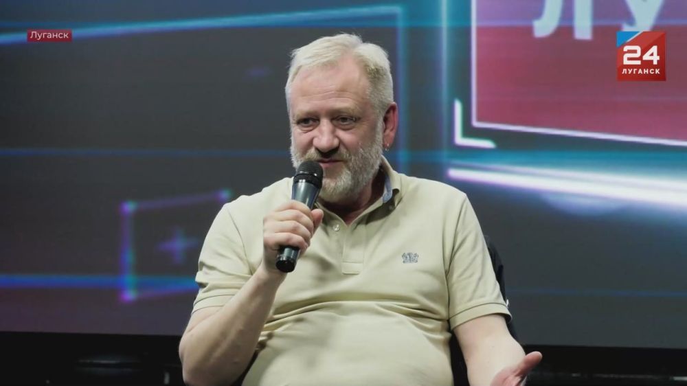 Как сделать репортаж интересным? Об этом на встрече с молодыми журналистами телеканала «Луганск 24» рассказал Алексей Вишневецкий, заместитель Председателя Союза журналистов России