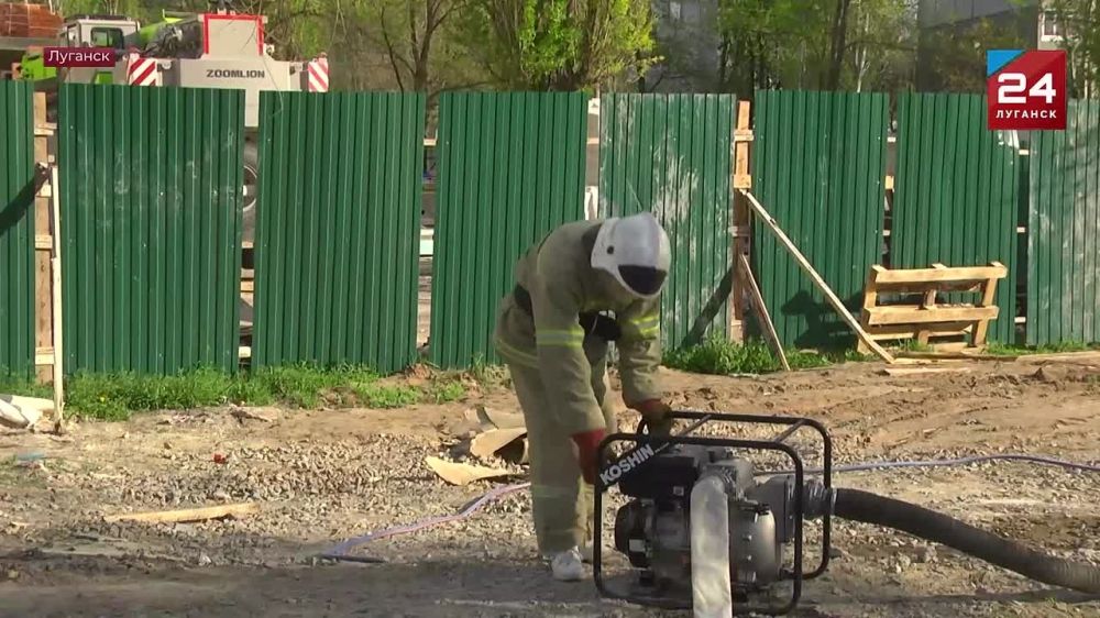 Добровольцам ВСКС на практике показали работу пожарных