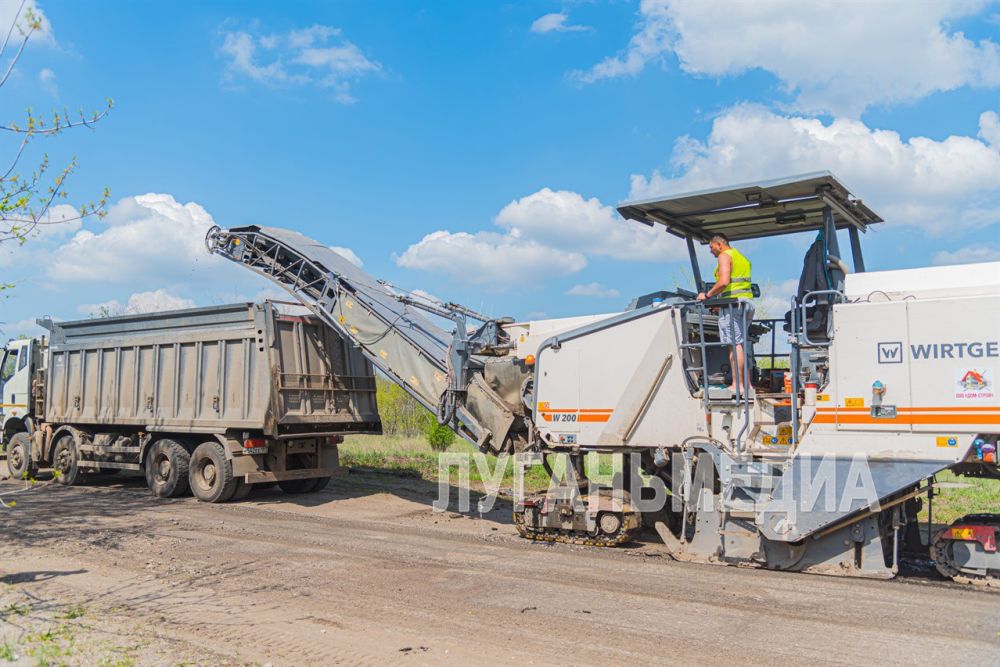 Продолжаются ремонты дорог в пгт Станица Луганская