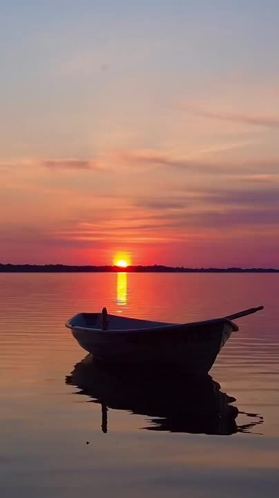 Я хочу пожелать перед сном, Чтоб приснилась тебе твоя сказка, Где большой и уютный дом, Куда хочется вновь возвращаться