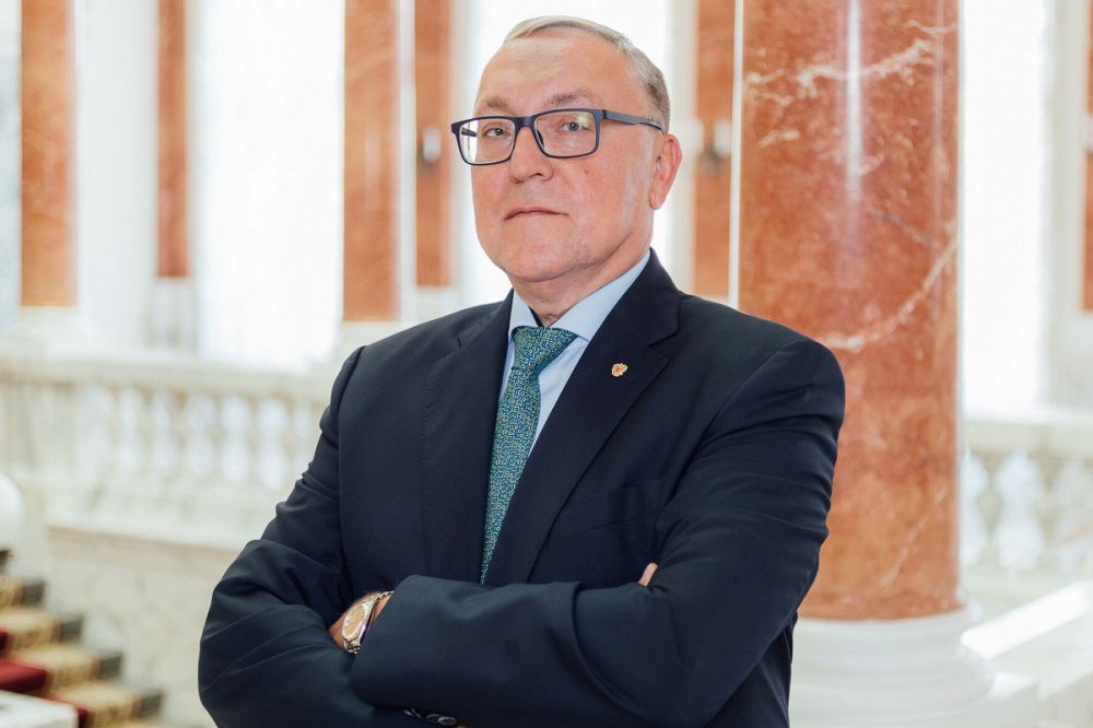      ..   Die ganze Woche (23  2025)