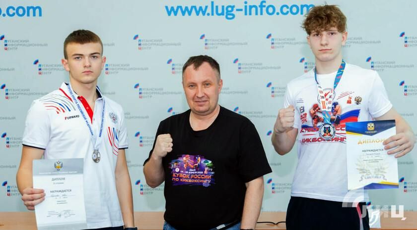 Спортсмены из ЛНР завоевали три серебряных медали на Кубке России по кикбоксингу, который прошел в Омске