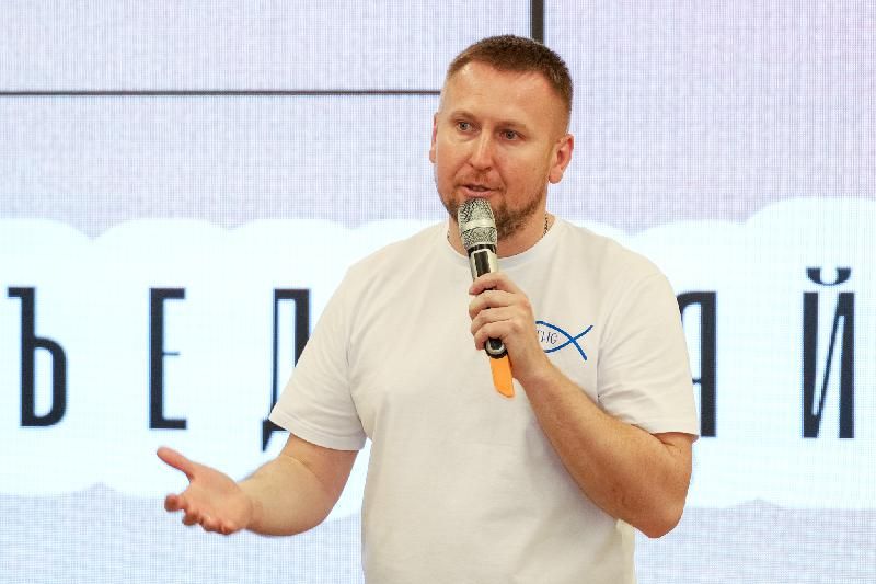 Денис Мирошниченко в рамках духовно-просветительского форума «Объединяй» пообщался с молодежью республики