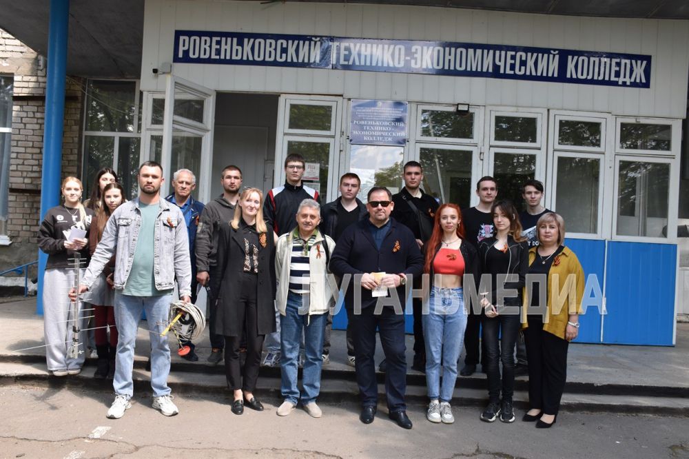 На базе Ровеньковского технико-экономического колледжа волонтеров обучили оказанию помощи населению во время отключения аналогового эфирного телевещания и перехода на цифровой формат