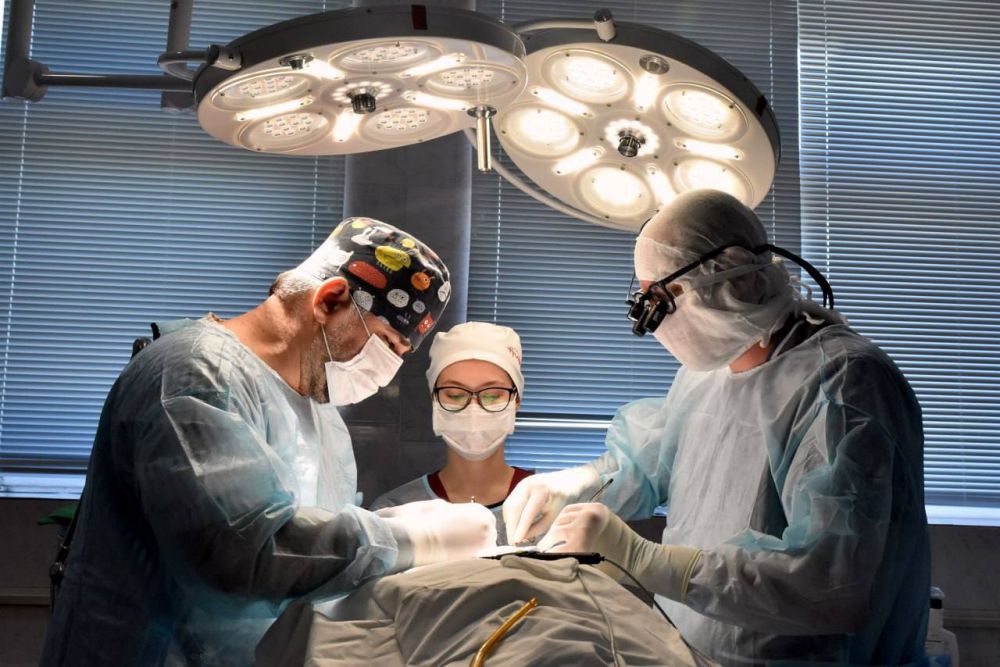 В Симферополе прошли мастер-классы по сложнейшим операциям на сердце и сосудах под руководством луганского хирурга