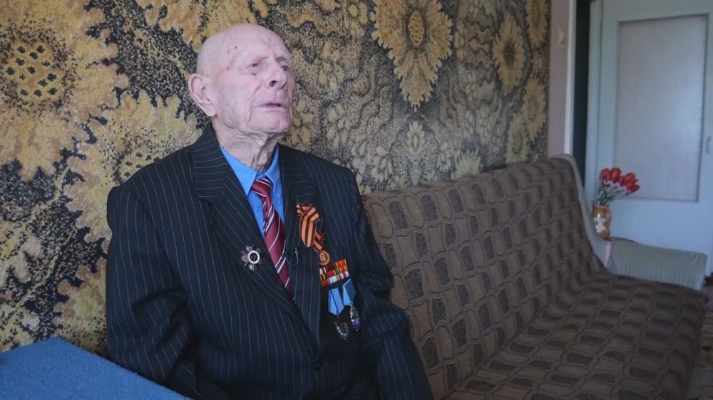 Нагрудный знак к званию «Почетный гражданин города Луганска» получил Дмитрий Пивоваров