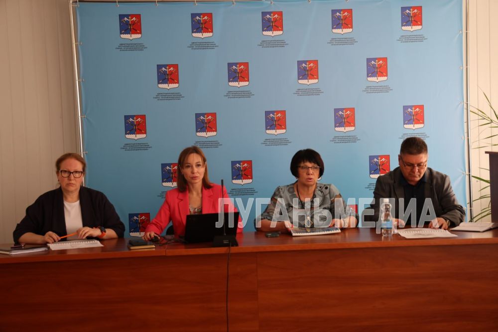 В администрации Станично-Луганского муниципалитета прошло совещание с участием руководства и представителей «Единого научно-исследовательского и проектного института пространственного планирования РФ», а также министерств...