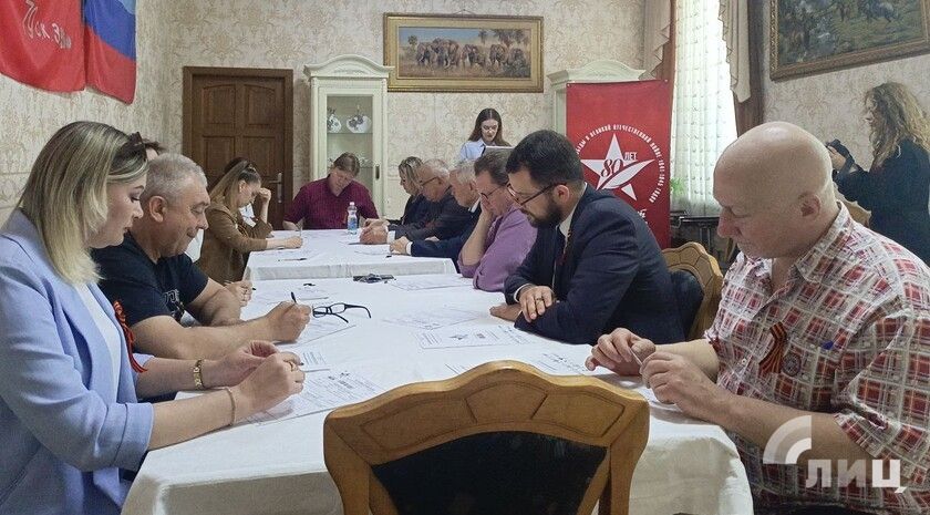 Представители власти, военнослужащие и молодежь ЛНР написали «Диктант Победы» в Луганске