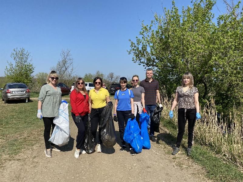 Представители Народного Совета ЛНР привели в порядок прибрежную территорию пруда «Луганское море» в рамках акции «Чистая Республика – 2025»