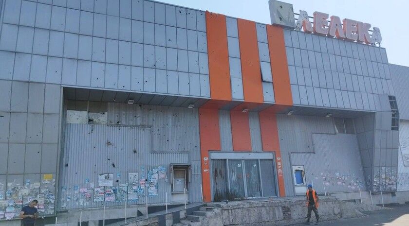 Власти ЛНР сдали в аренду разбитое здание супермаркета «Лелека» в Луганске