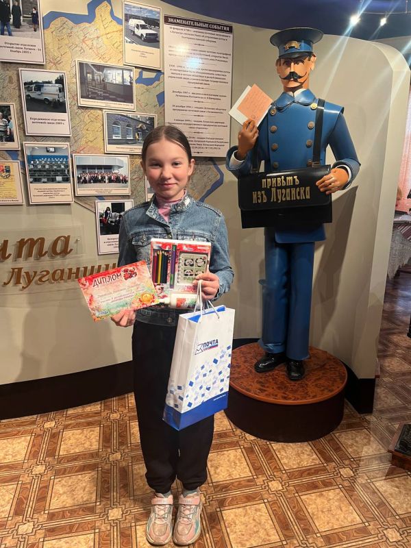 Награждение победительницы конкурса «Фронтовая открытка»