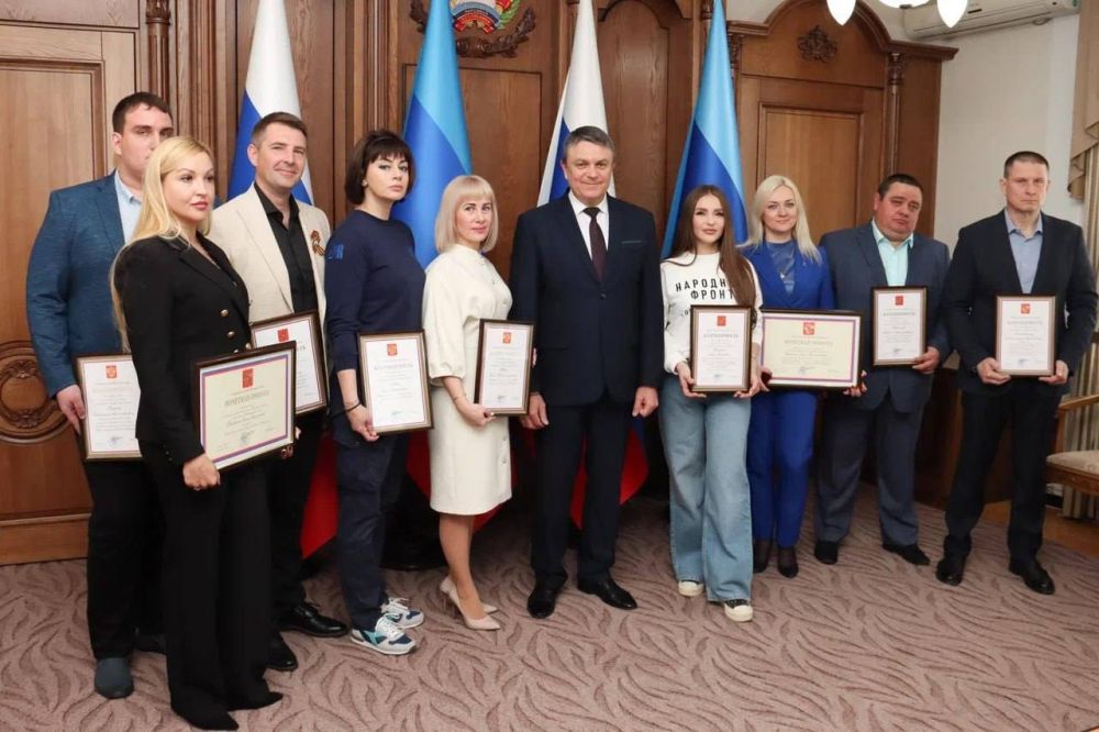 Леонид Пасечник: Встретился с активными неравнодушными жителями региона, чтобы вручить им Почетные грамоты и Благодарности Президента Российской Федерации