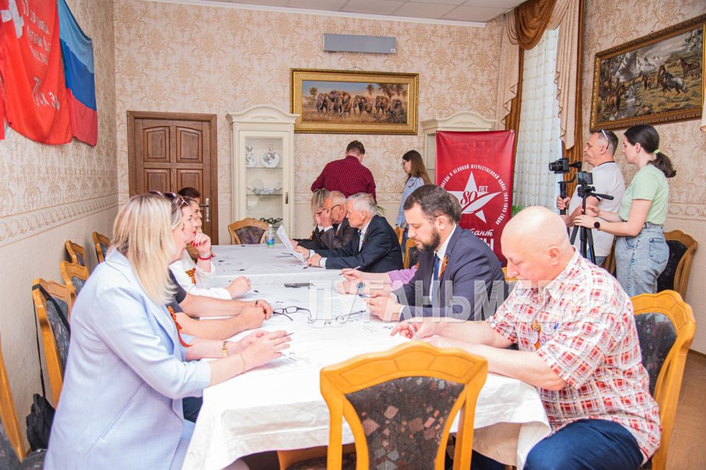 В Луганском академическом музыкально-драматическом театре имени Михаила Голубовича прошел Диктант Победы, приуроченный к 80-летию Победы в Великой Отечественной войне