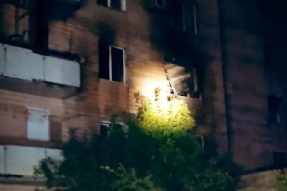 В Луганске на пожаре эвакуировали 12 человек и спасли 2