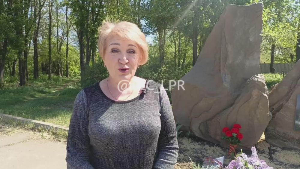 Воспитанники Луганского учебно-воспитательного объединения «Спортивная академия „Заря“ в рамках акции „С заботой о Подвиге“ в преддверии 80-летия Победы восстановили памятный знак „Молодая гвардия“